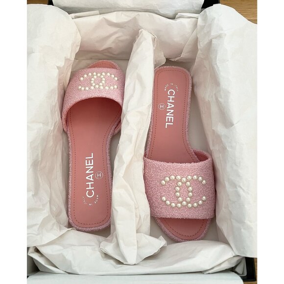 CHANEL - Brand New NIB Chanel Pink Tweed & Leather CC Slides Size 36 - Picture 2 of 14